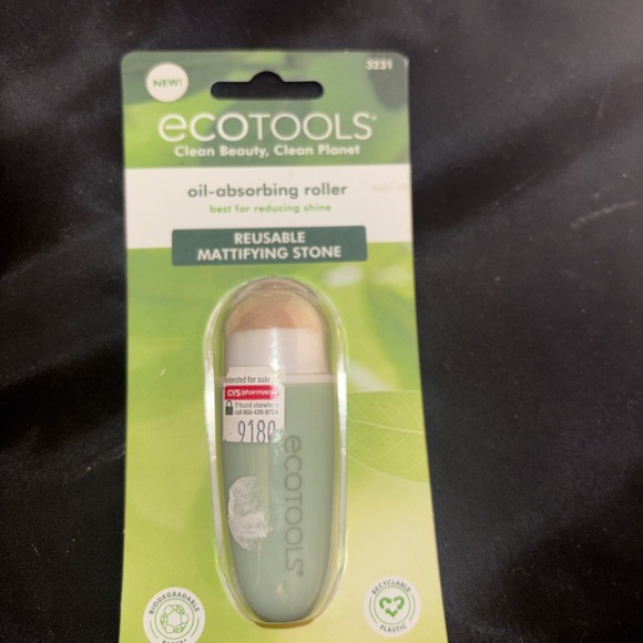 EcoTools Oil absorbing Reusable Matifying Stone Facial Roller - Picture 3 of 3